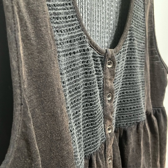 Oli and Hali USA Boho chic sleeveless lace button-down front hi-low tunic top - Picture 2 of 9